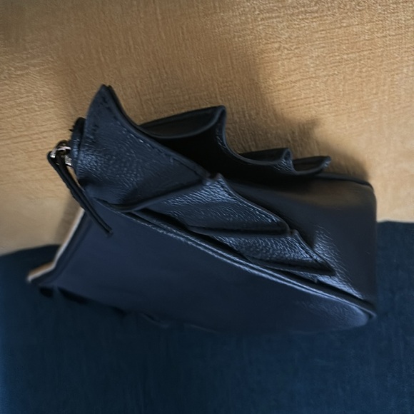 Jeffree Star exclusive Bat Bag in black w/ iconic orange star logo -discontinued - Picture 3 of 4